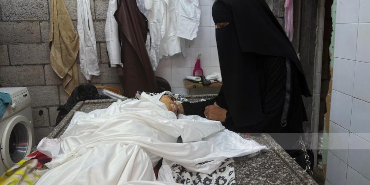 Para Ibu Gaza Berdoa Agar Anak-Anak Mereka Selamat Hari Ini
