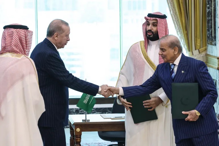 Segitiga Turki, Pakistan, Saudi, Kekuatan Dunia Islam Baru